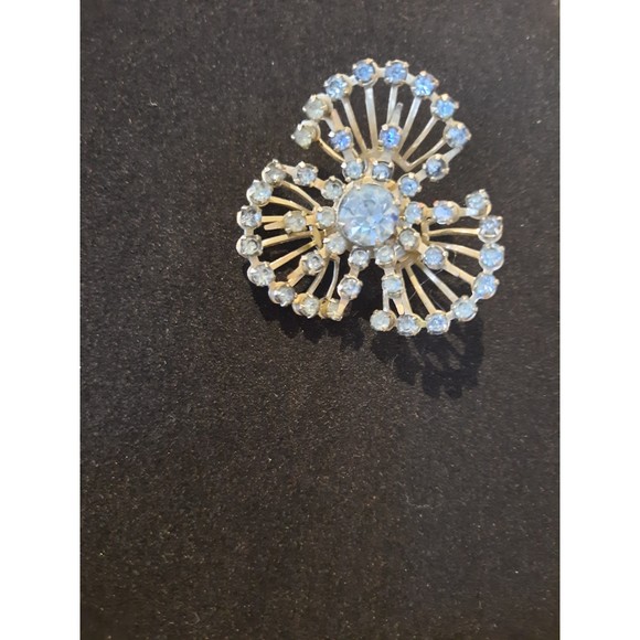 VTG Brooch/Pin Light Blue Stones Silver Colored Setting, Costume, No Makers Mark - Picture 1 of 6